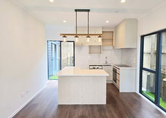  at 2/23 Melton Road, Mount Wellington, Auckland City, Auckland