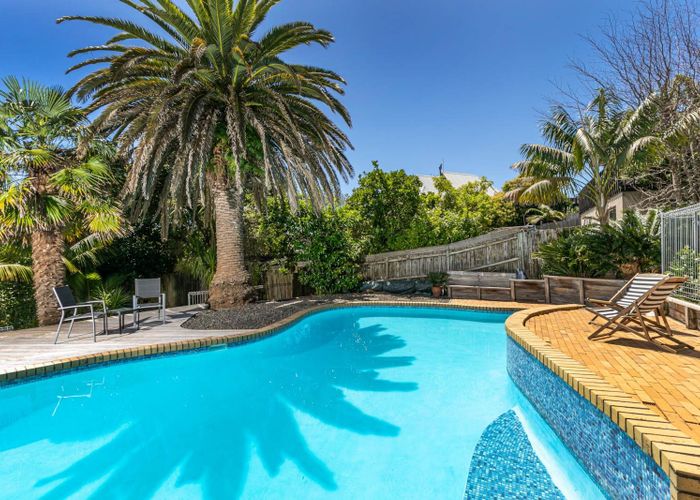  at 5 Beulah Avenue, Rothesay Bay, Auckland