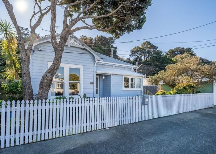  at 35 Riddlers Crescent, Petone, Lower Hutt, Wellington