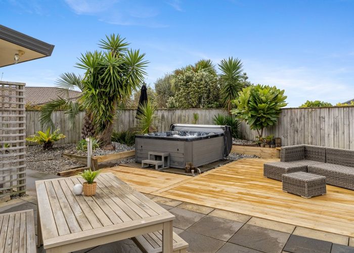  at 11 Te Ropata Place, Waikanae Beach, Waikanae