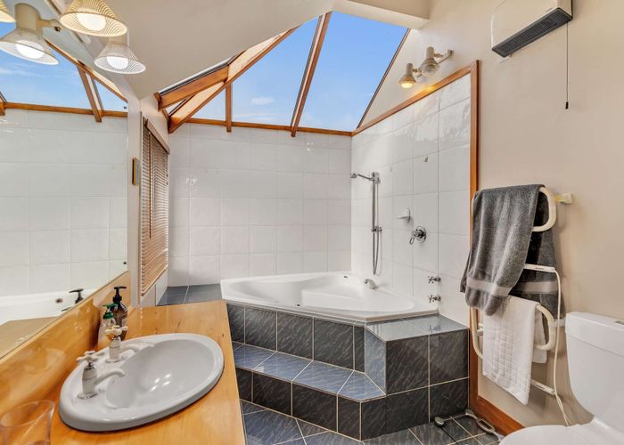  at 6 Awatea Terrace, Hokowhitu, Palmerston North, Manawatu / Whanganui