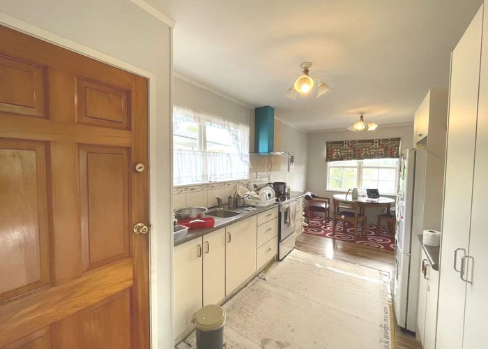  at 32 Preston Ave, Henderson, Waitakere City, Auckland