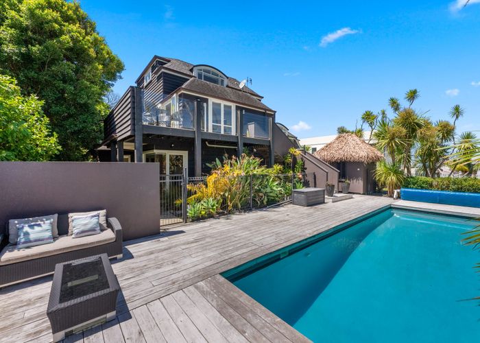  at 2/20 Gulf View Road, Murrays Bay, Auckland