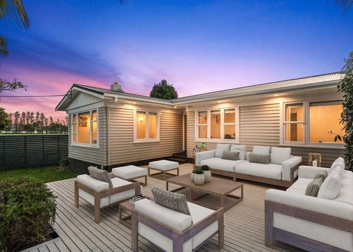  at 8 Becroft Drive, Forrest Hill, North Shore City, Auckland