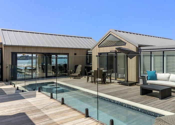  at 5 Takahuri Place, Albany