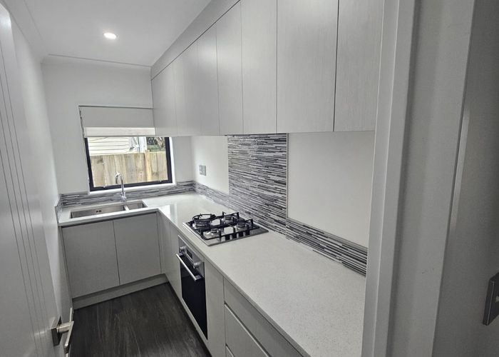  at 2/41 Charles Dickens Drive, Mellons Bay, Manukau City, Auckland