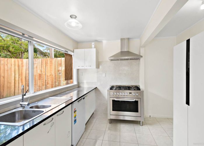  at 4/290 Rangatira Road, Beach Haven, Auckland