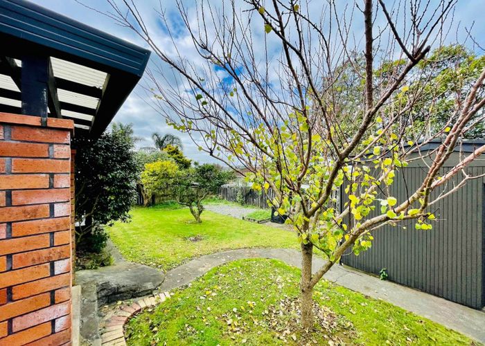  at 6 Booralee Avenue, Botany Downs, Manukau City, Auckland