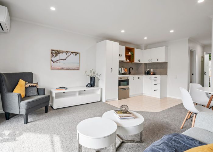 at 42/8 Carolina Place, Albany, North Shore City, Auckland