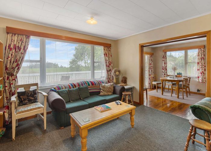  at 1216 Scenic Drive North, Swanson, Auckland