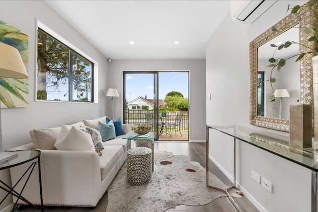  at 36 Hutchinson Rd, Bucklands Beach, Manukau City, Auckland