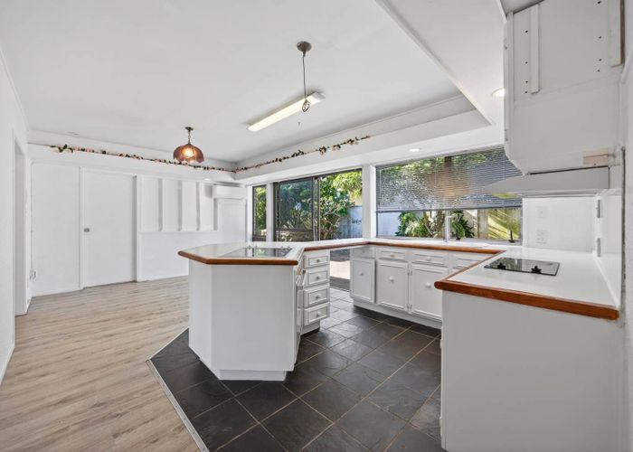  at 1 Skilling Place, Farm Cove, Manukau City, Auckland