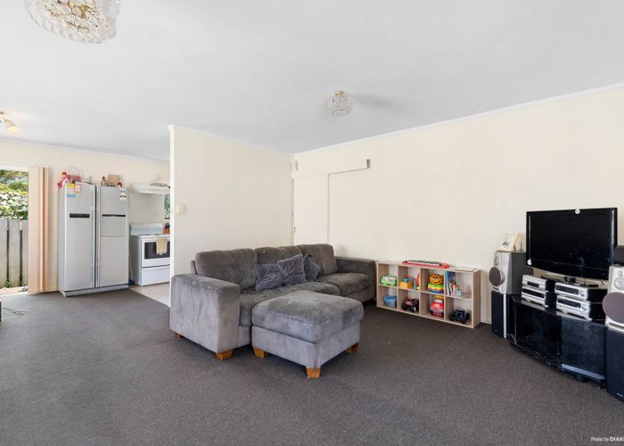  at 2/24A WAIMUMU road, Massey, Waitakere