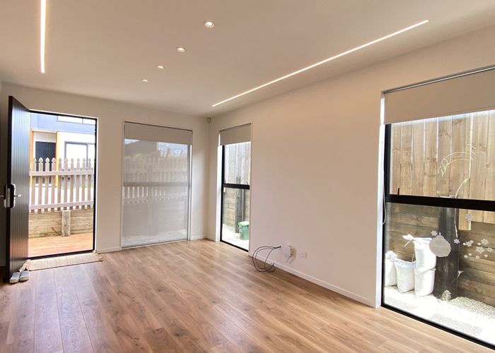  at 7 Dinaric Lane, Westgate, Waitakere City, Auckland