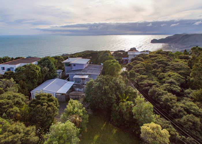  at 1 Te Ahuahu Road, Piha, Piha