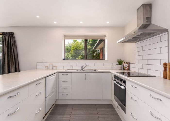  at 2/40 Windermere Road, Papanui, Christchurch