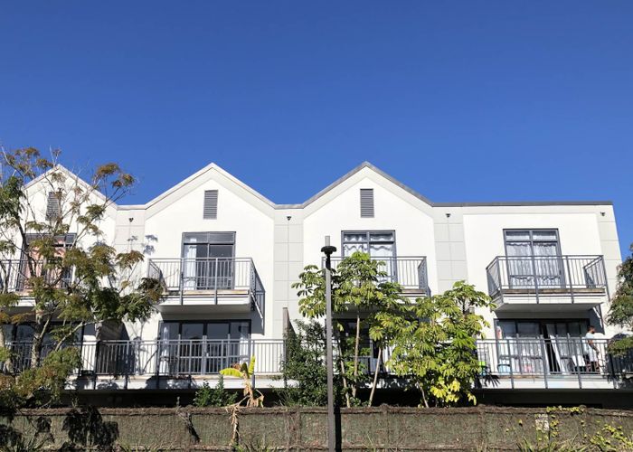  at 2/6 Ambrico Place, New Lynn, Auckland