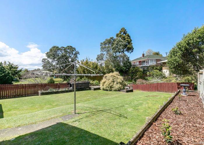  at 5 Windermere Crescent, Blockhouse Bay, Auckland