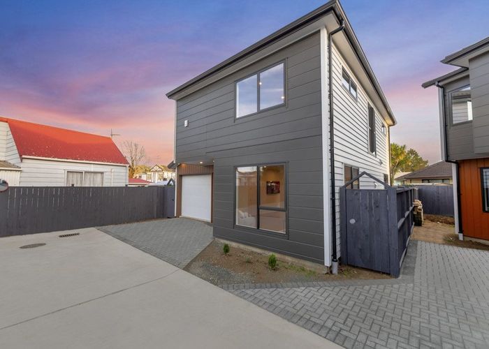  at 2/57 Sunderlands Road, Bucklands Beach, Manukau City, Auckland