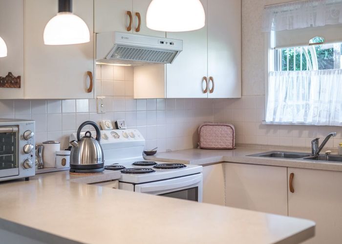  at 10 Leewood Place, Pakuranga, Manukau City, Auckland