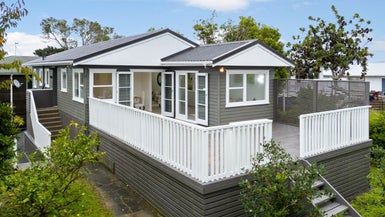  at 2/1 Stanley Road, Glenfield, Auckland