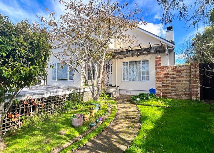  at 33 Churchill Rd, Cockle Bay, Manukau City, Auckland