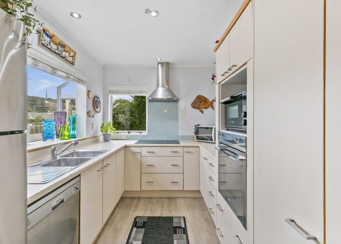  at 4/9 Tawa Street, Tawa, Wellington