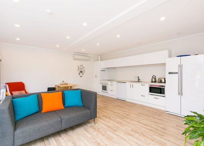  at 32 Glanmire Road, Newlands, Wellington