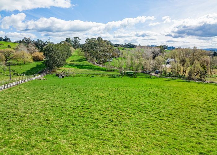  at 1559 Dairy Flat Highway, Albany