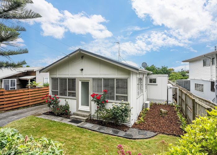  at 27 Paremata Crescent, Paremata, Porirua, Wellington