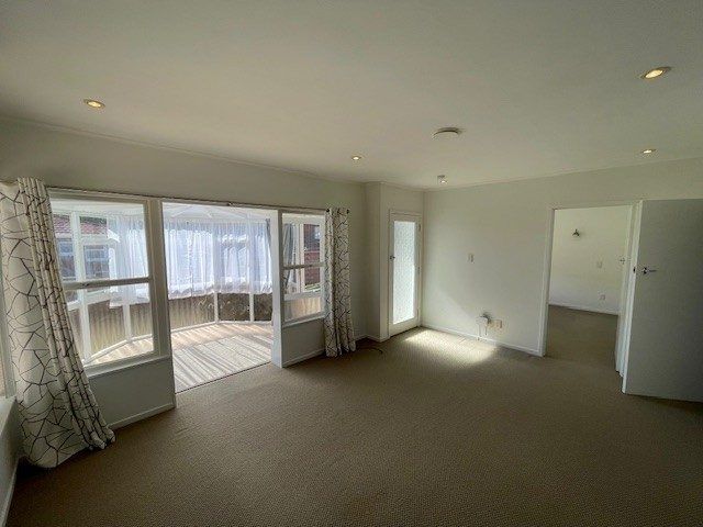  at 2/11 Winscombe Street, Belmont, North Shore City, Auckland