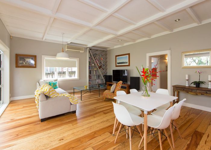  at 32 Aroha Avenue, Sandringham, Auckland