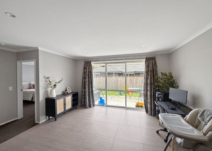  at 17 Poulson Grove, Trentham, Upper Hutt, Wellington