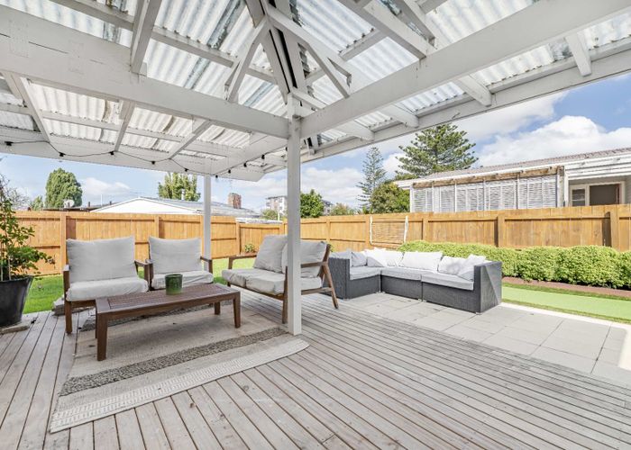  at 2/56 Northcote Road, Hillcrest, North Shore City, Auckland