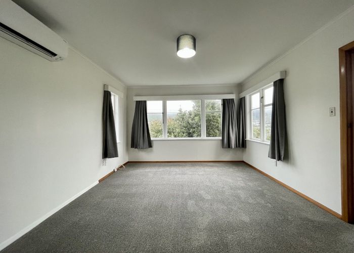  at 69 Taylor Terrace, Tawa, Wellington