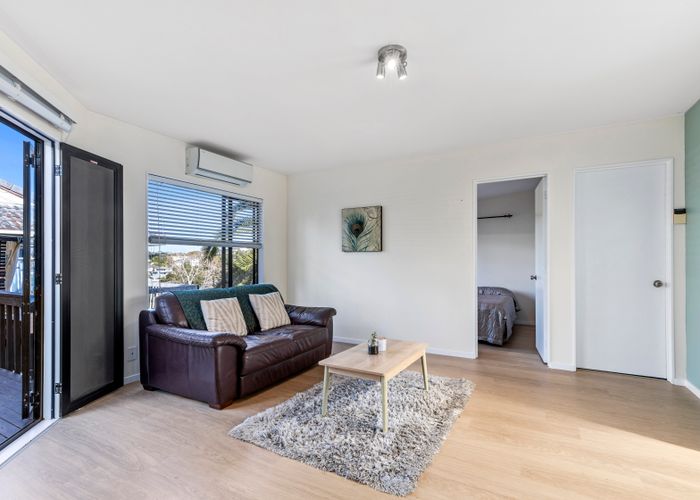  at 1/2 Deverell Place, Northcross, Auckland