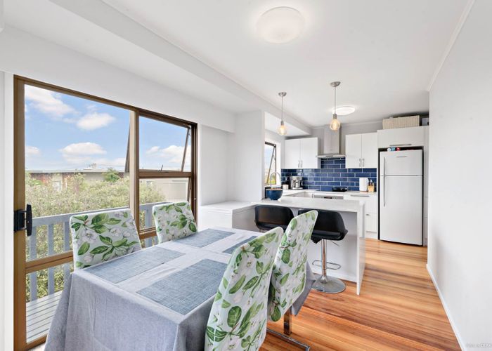  at 2/27 Rangitoto Terrace, Milford, Auckland