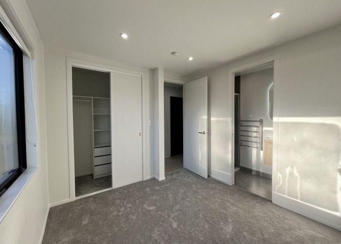  at 2/10 Fairclough Road, Beach Haven, North Shore City, Auckland