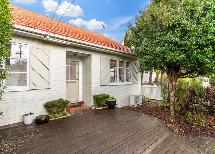  at 48 Waiohua Road, Greenlane, Auckland City, Auckland