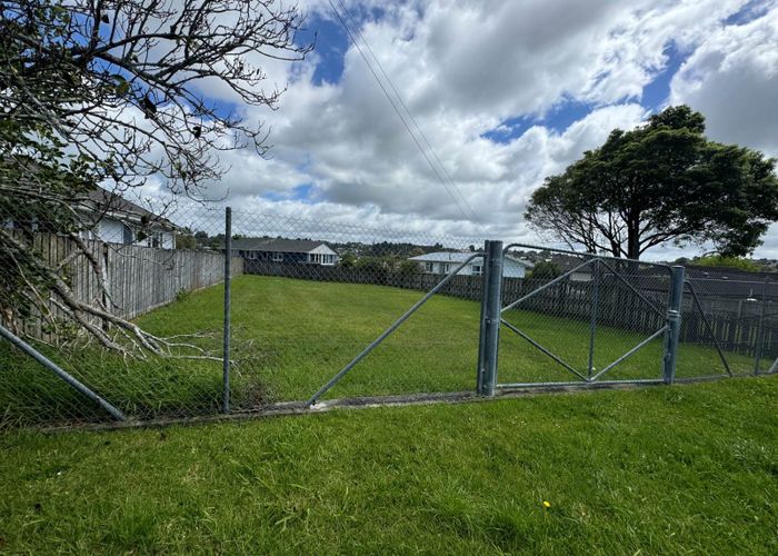  at 35 Lincoln Park Avenue, Massey, Waitakere City, Auckland