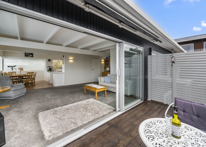  at 2/5 Marama Street, Castor Bay, Auckland