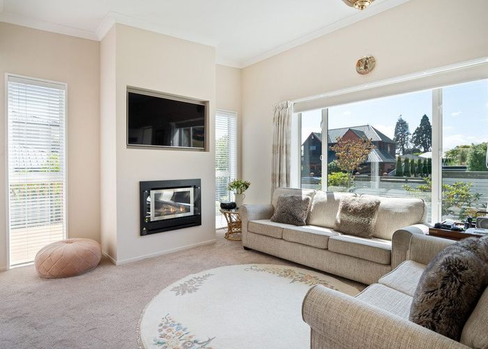  at 1/4 Woodlau Rise, Huntsbury, Christchurch