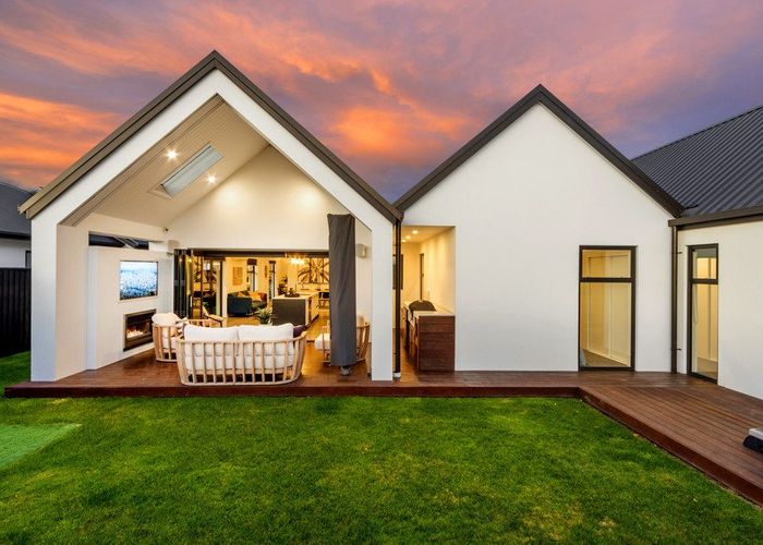  at 14 Nederland Avenue, Burwood, Christchurch City, Canterbury