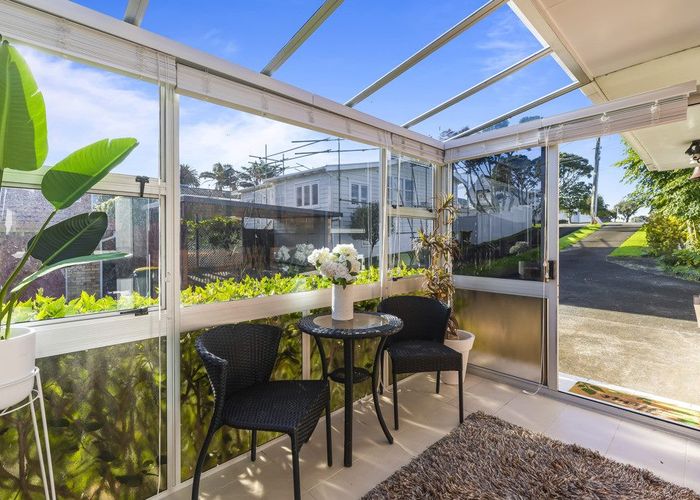  at 2/21 Jutland Road, Hauraki, Auckland