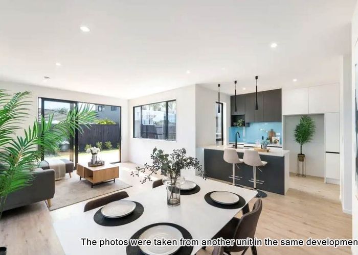  at 5/90 Picasso Drive, West Harbour, Waitakere City, Auckland