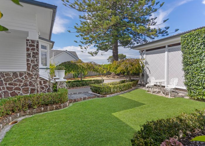  at 6 Worcester Road, Meadowbank, Auckland