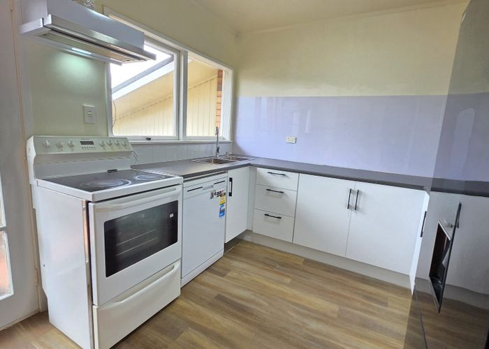 at 2/9 Sudan Avenue, Milford, North Shore City, Auckland