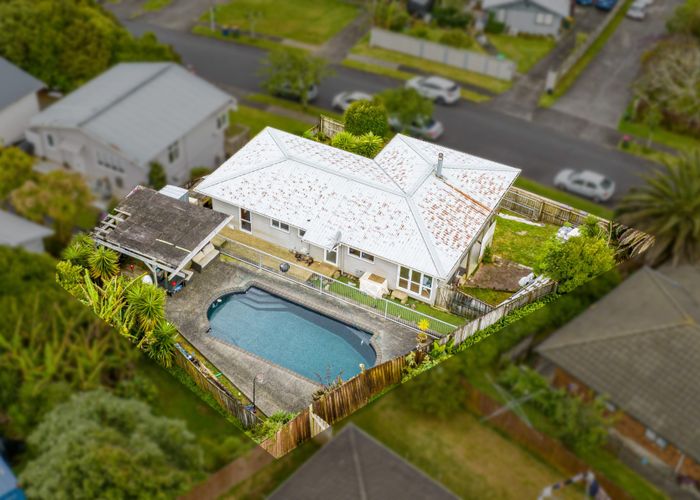  at 57 Chislehurst Street, Henderson, Waitakere City, Auckland