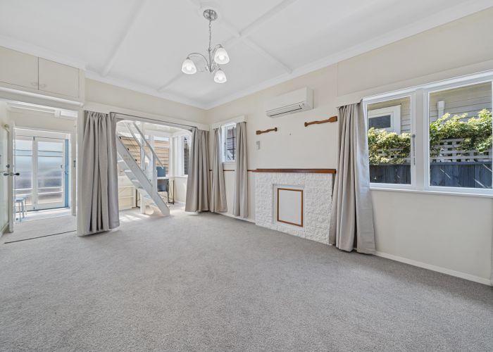  at 1/9 Marine Parade, Eastbourne, Lower Hutt