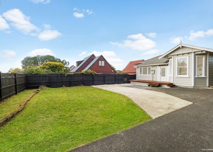  at 33 Rata Street, New Lynn, Waitakere City, Auckland